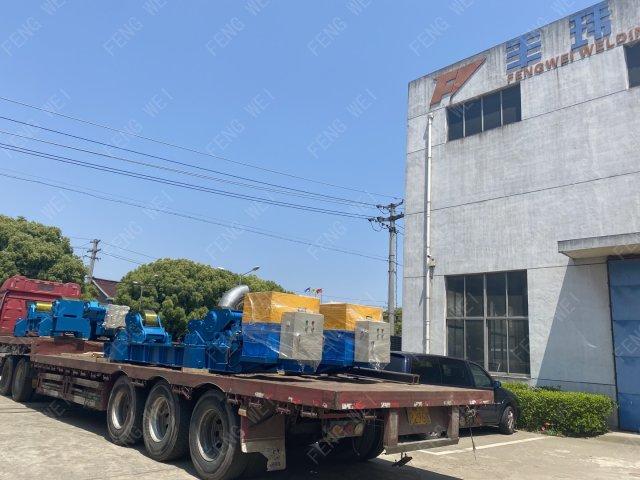 可调滚轮架